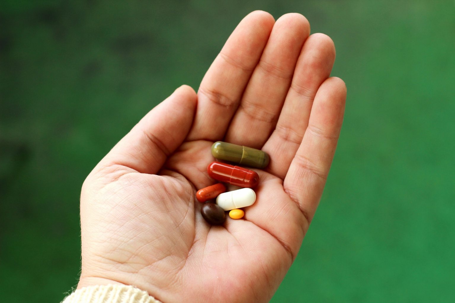 Which Supplement Do You Need: B12 Vs. B-Complex - Cover-Tek